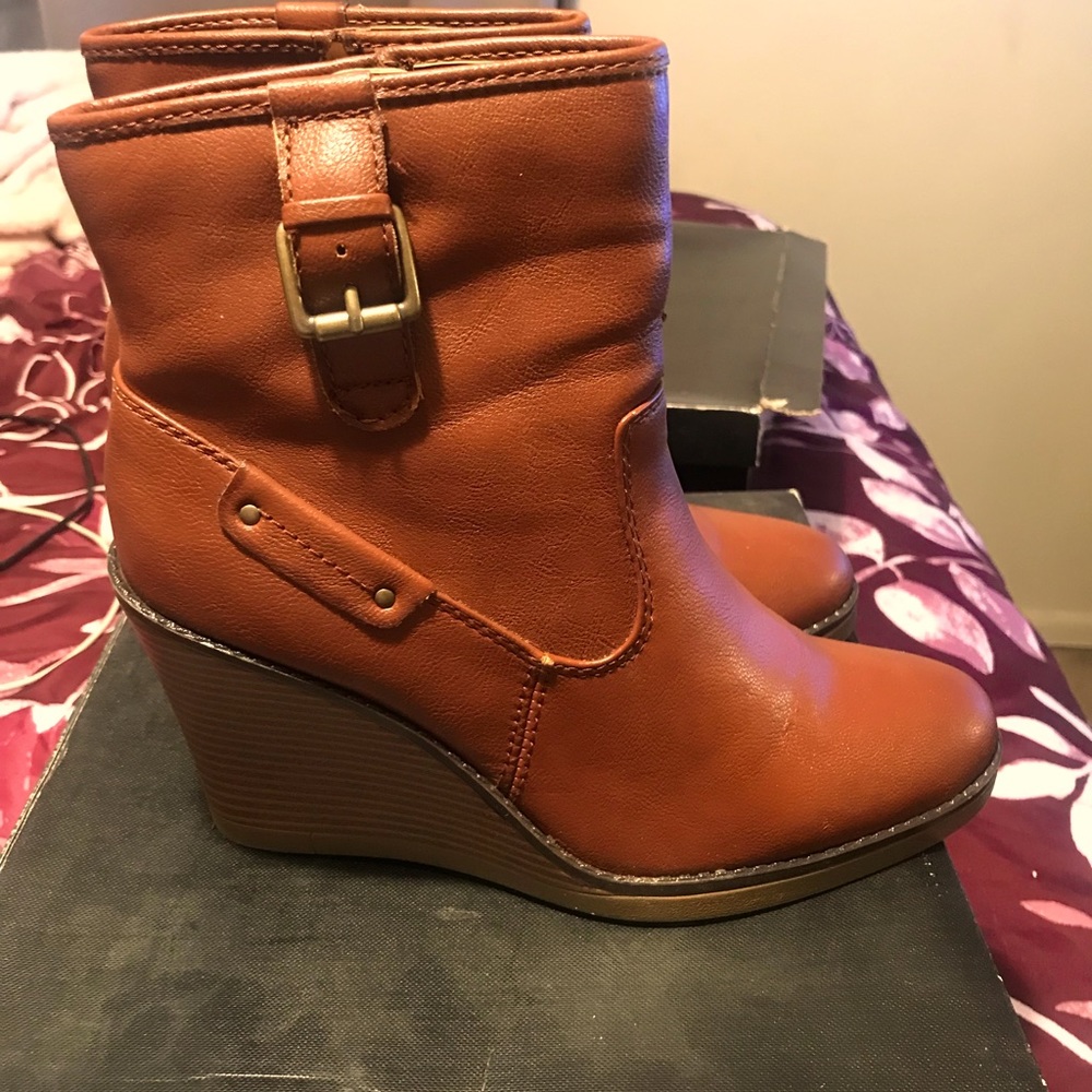 Liz Claiborne wedge heel cognac short boots